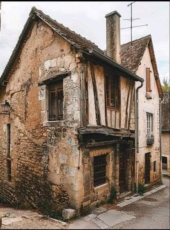 La plus ancienne maison de France : une plongée dans l’histoire médiévale